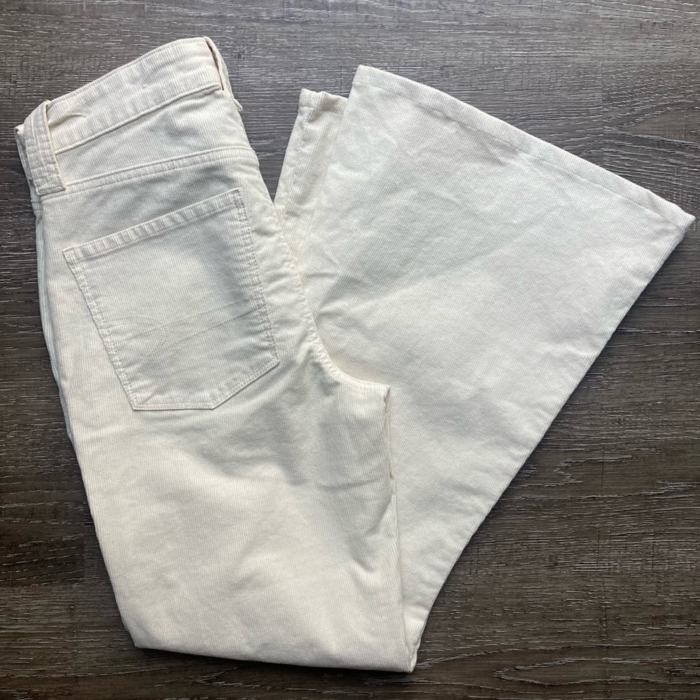 American Eagle Cream Corduroys Bell Bottom Wide Leg Size 6